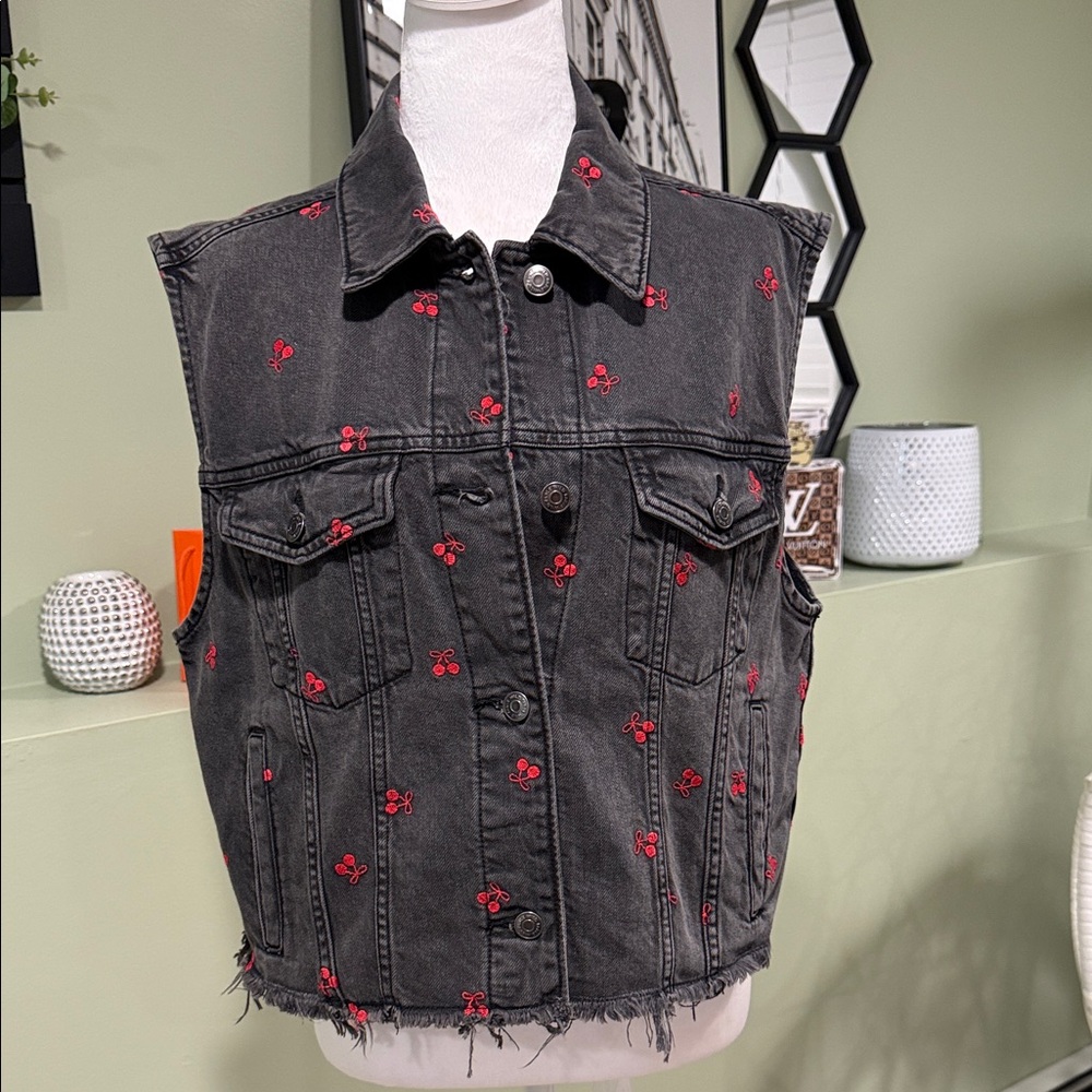 NWT Wild Fable Black Denim Vest with Red Embroidered cherries size small 21 Ptp